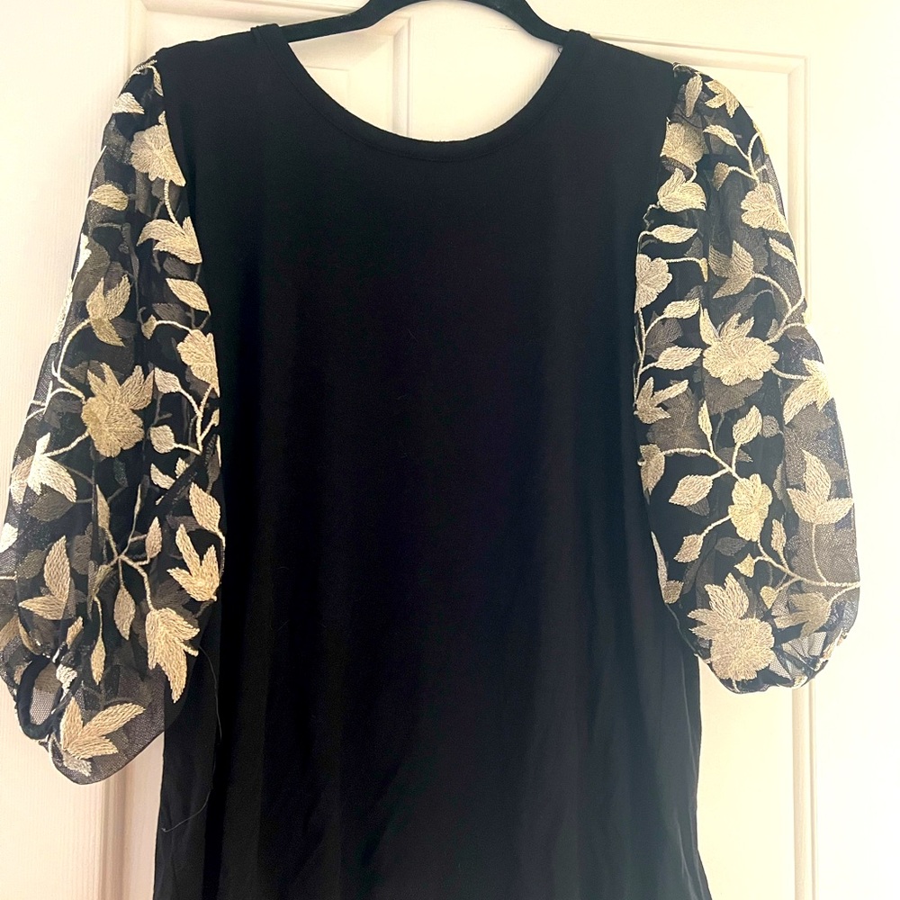 Kim & Cami Black Top with Sheer Embroidered Puff Sleeves Size Large